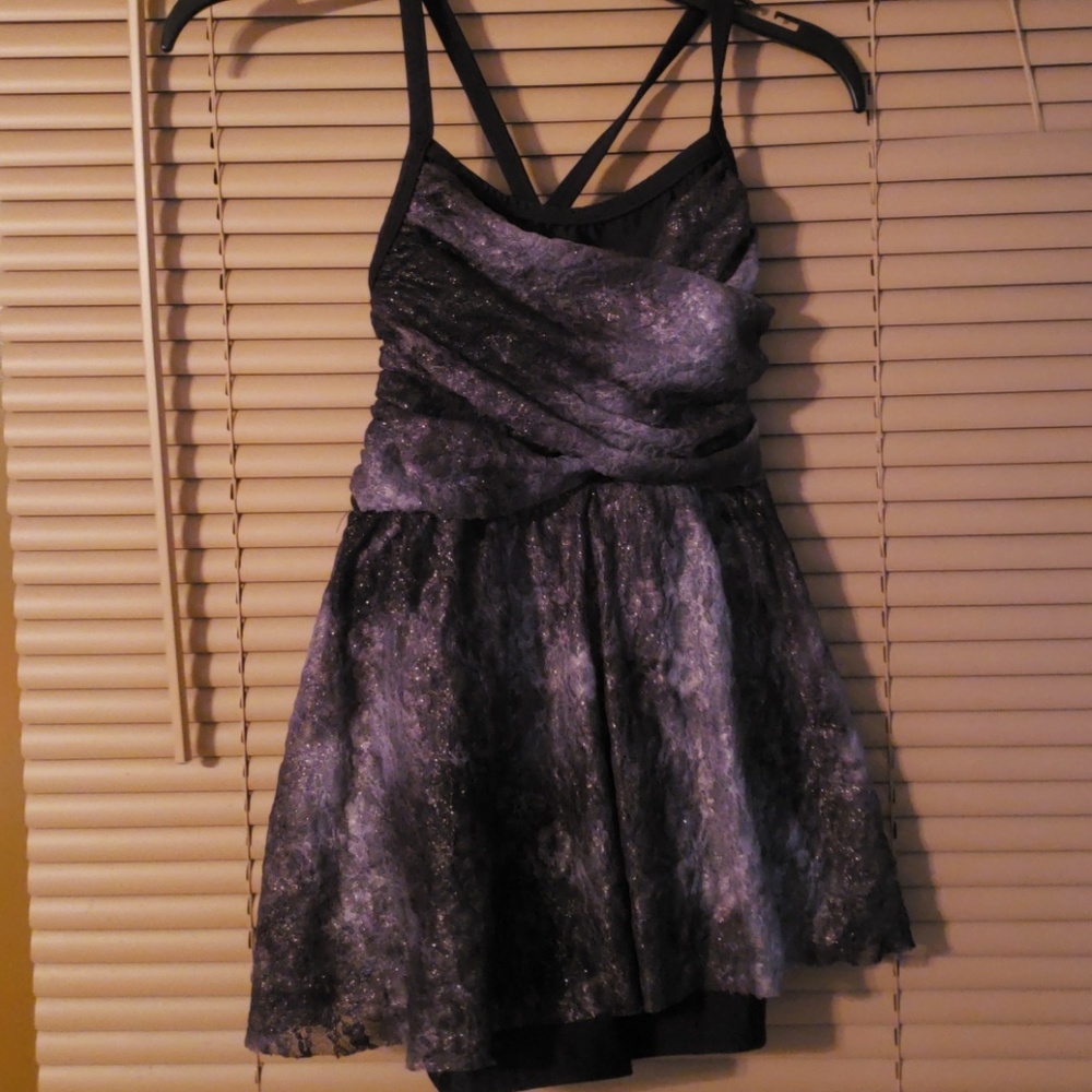 Modern dance costume for teen